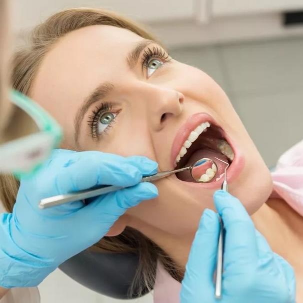 лечить зубы цена феодосия